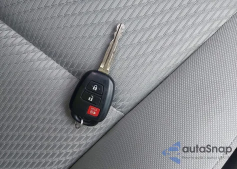 2015 Toyota Highlander Le V6 z USA, uszkodzony, nr VIN 5TDZKRFH7FS089672